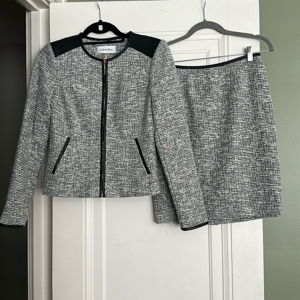 Calvin Klein, Skirt Suit, Skirt size 4P / Jacket size 2